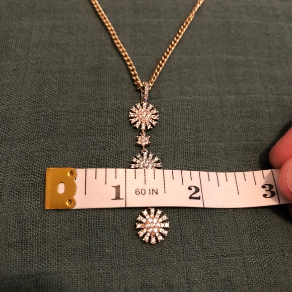 Elegant Gold Tone Rhinestone Snowflake Shape Pendant Necklace - Picture 9 of 10